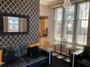 Junique Modern Ground Floor Apartment - 2 bedrooms